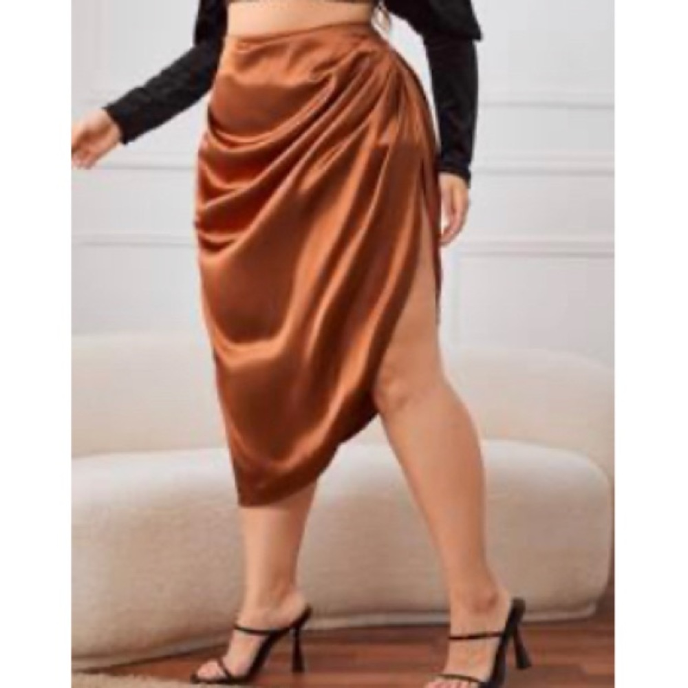 Plus size split thigh ruched skirt